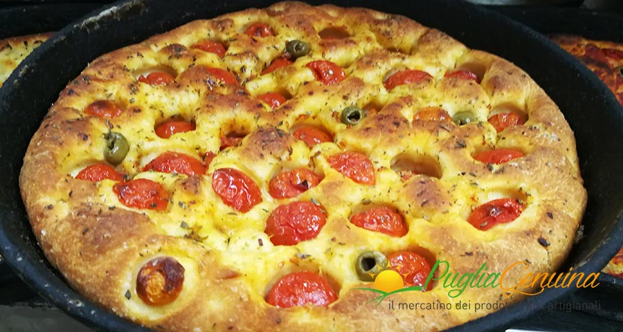 Focaccia di Altamura con pomodoro fresco