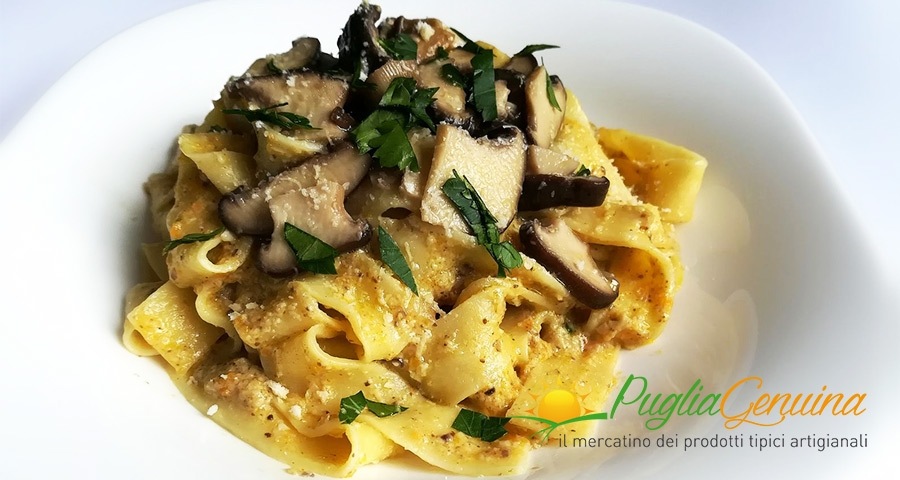 Pappardelle con crema di zucca e funghi cardoncelli